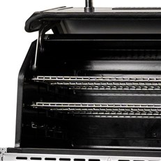 1,260 square inches of grilling and smoking space 